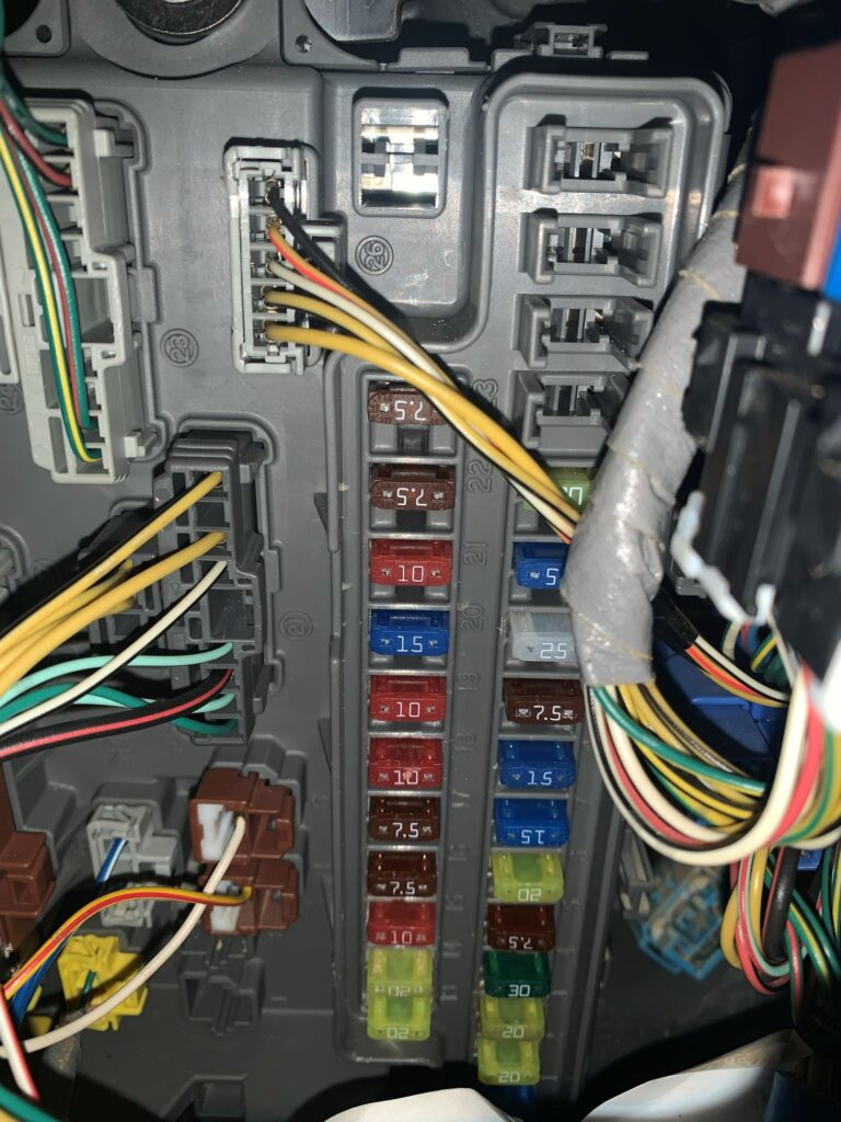 ヒューズボックス