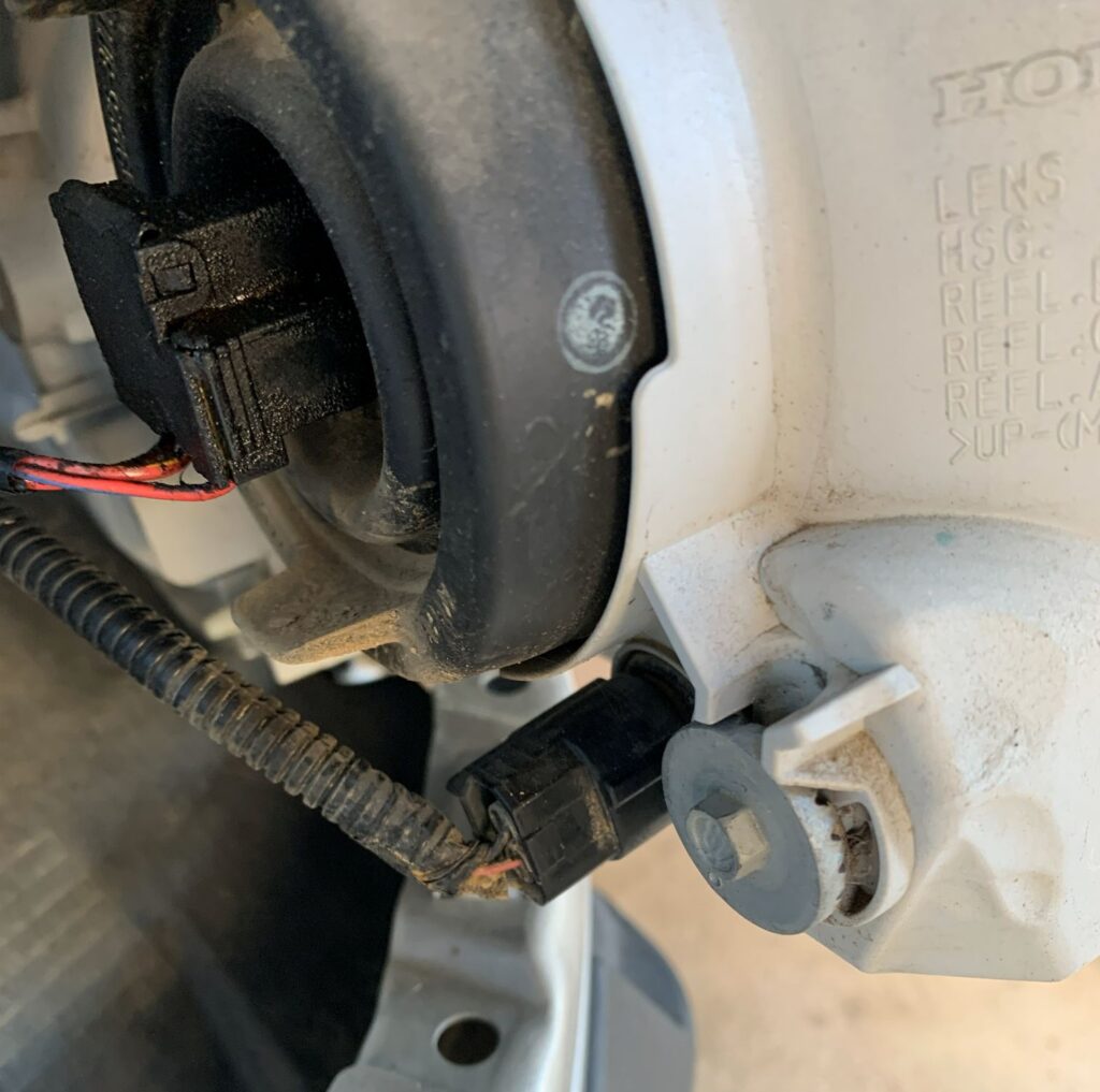 ヘッドライト裏側カプラー