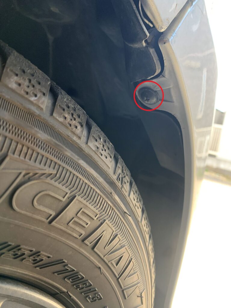 タイヤハウスのバンパー取り付けビス