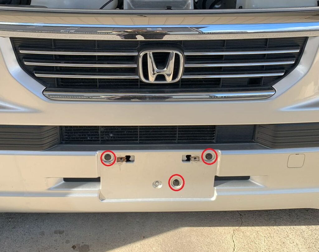 ナンバープレート裏のクリップ