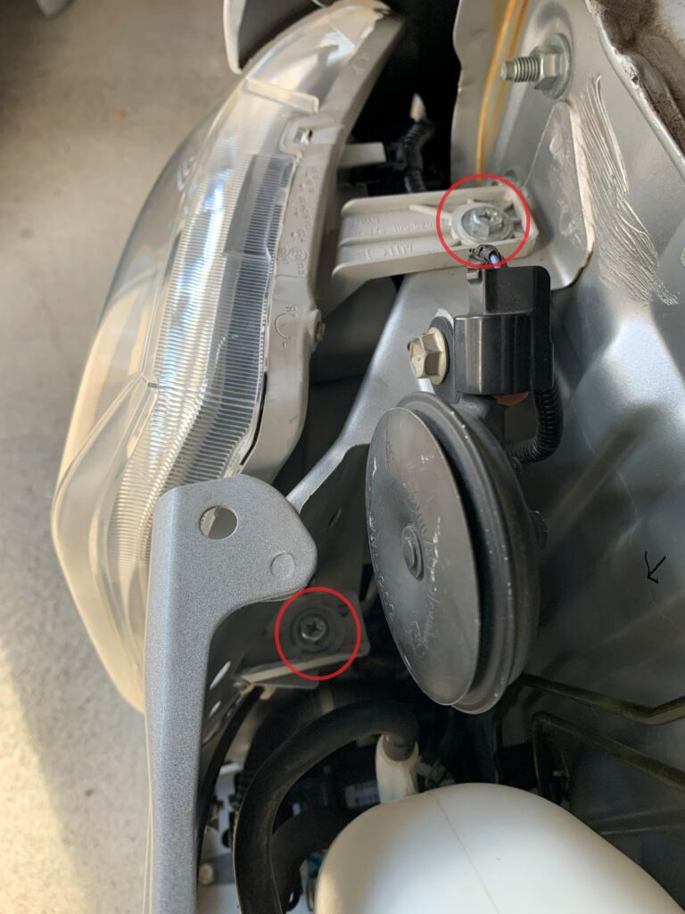 ヘッドライト固定ボルト