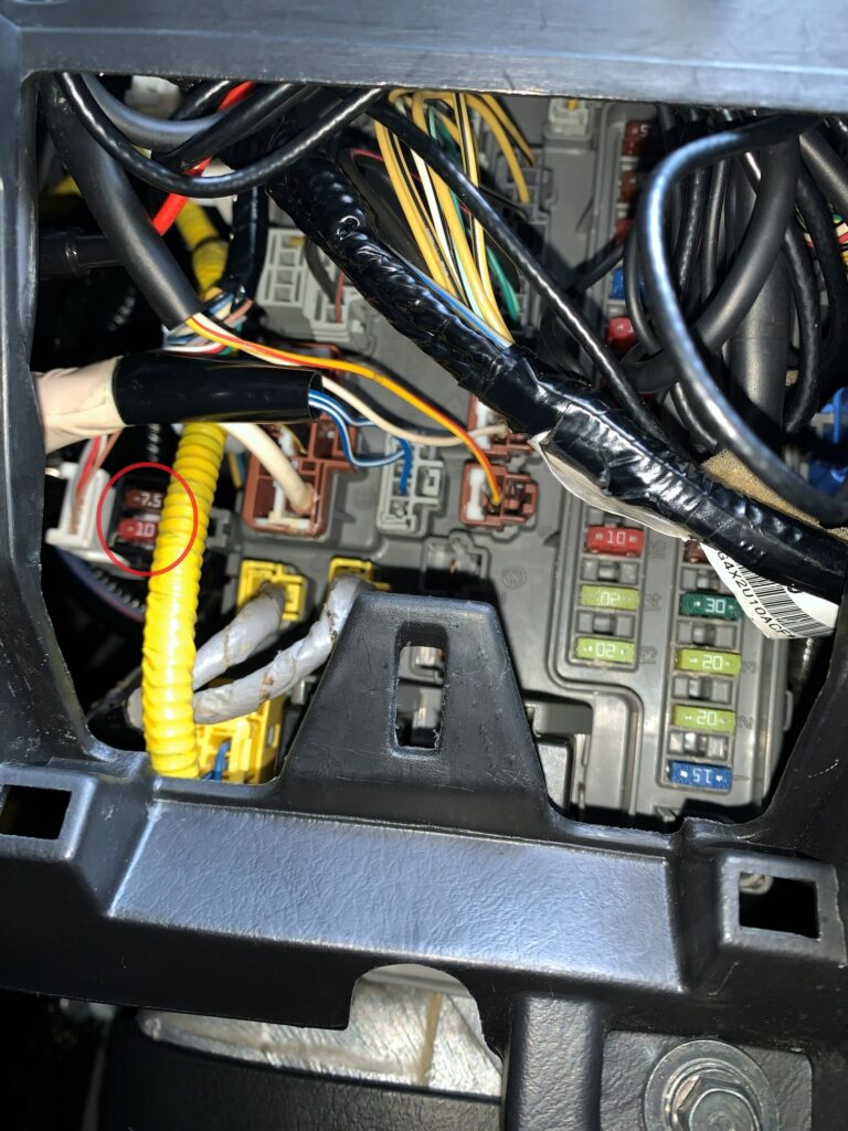 赤〇部ヒューズ